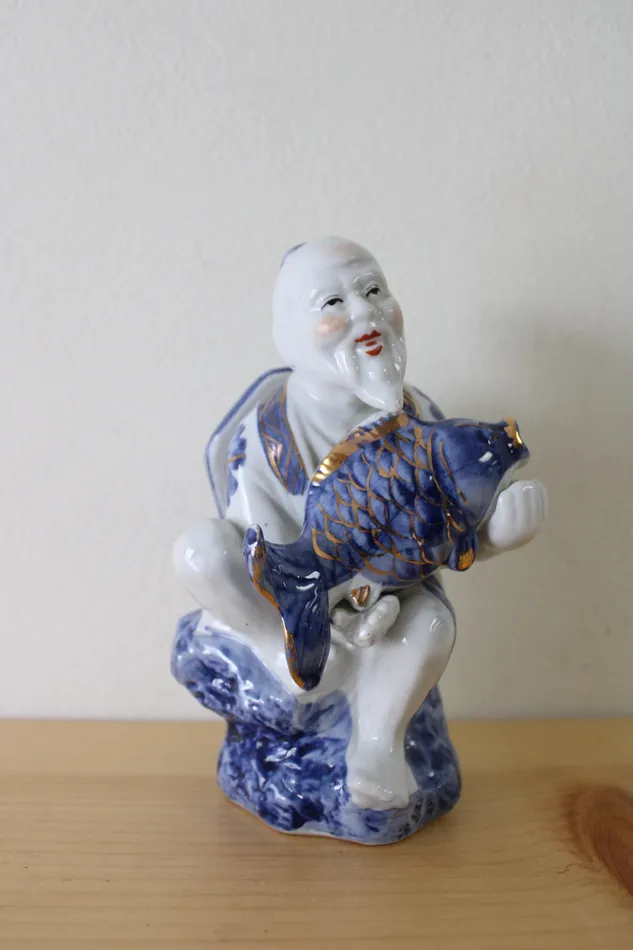 Vintage Chinese Blue And White Porcelain Elderly Man wFish Figurine 8 Jubilee Thrift Rings