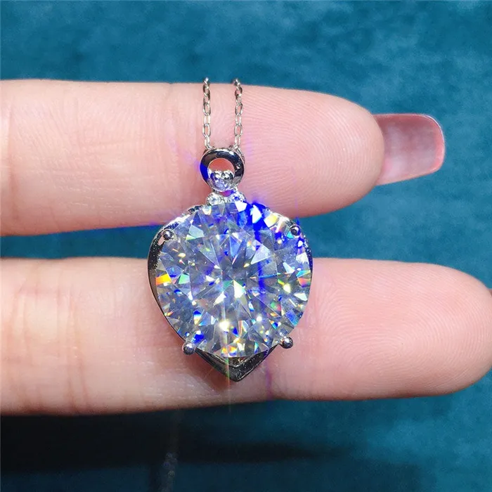 10 Carat D Color Round Cut Solitaire Subtle Heart Halo VVS Moissanite Necklace Leyloon Jewelry Necklaces