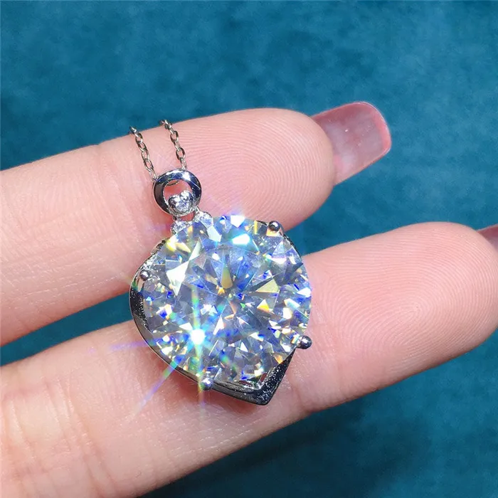 10 Carat D Color Round Cut Solitaire Subtle Heart Halo VVS Moissanite Necklace Leyloon Jewelry Necklaces 10 Carat D Color Round Cut Solitaire Subtle Heart Halo VVS Moissanite Necklace Leyloon Jewelry Necklaces