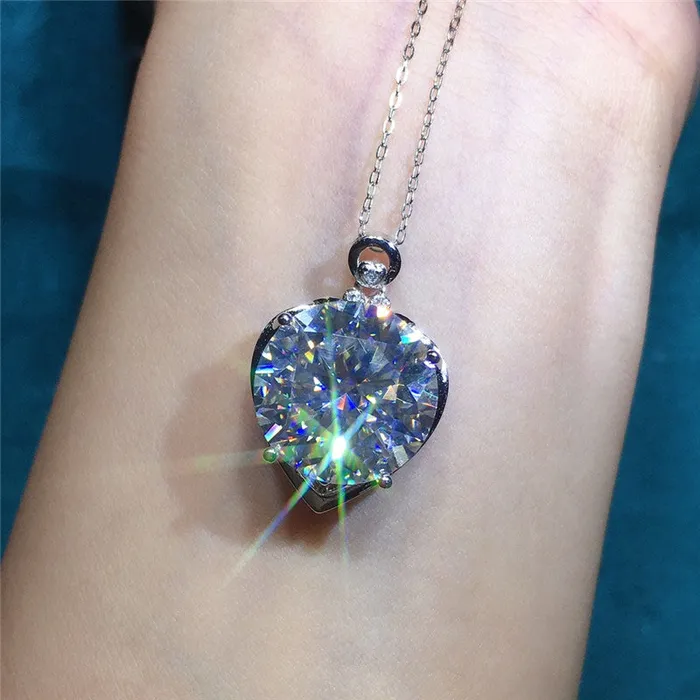 10 Carat D Color Round Cut Solitaire Subtle Heart Halo VVS Moissanite Necklace Leyloon Jewelry Necklaces 10 Carat D Color Round Cut Solitaire Subtle Heart Halo VVS Moissanite Necklace Leyloon Jewelry Necklaces