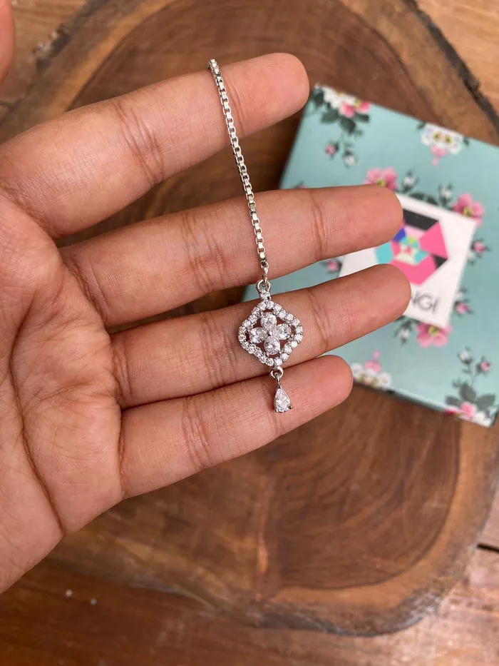 Earrings Attrangi Choti Si Diamond Maangtika Earrings Attrangi Choti Si Diamond Maangtika