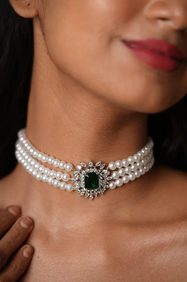 Earrings Attrangi Hitashi Pearl Diamond Choker