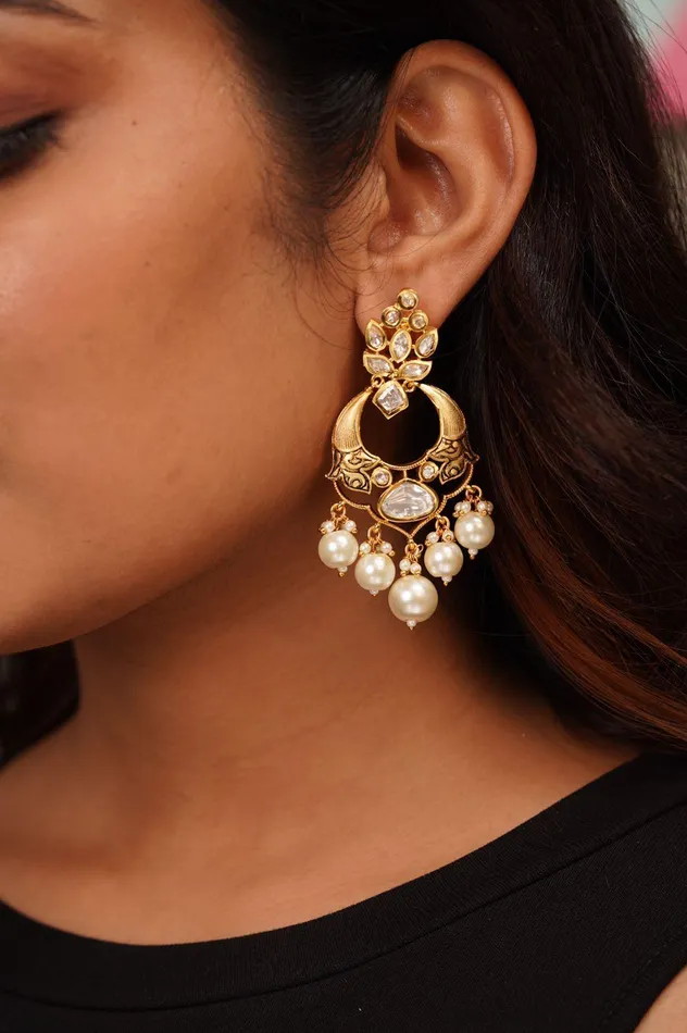 Earrings Attrangi Sone Ki Mid Sized Chandbali