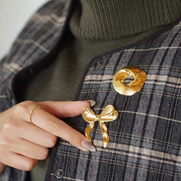 Ellie Vail Rings Belle Bow Brooch