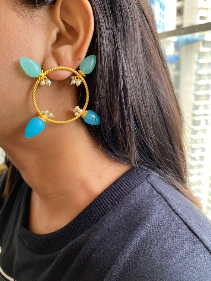 Four Bulb Studs Attrangi Necklaces
