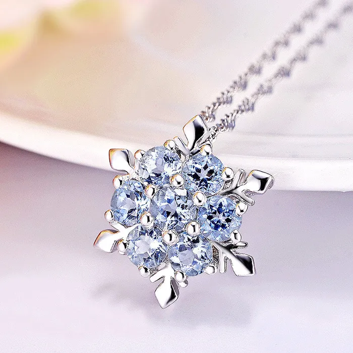 Free Necklaces LUXE3047 Snowflakes Pendant Necklace