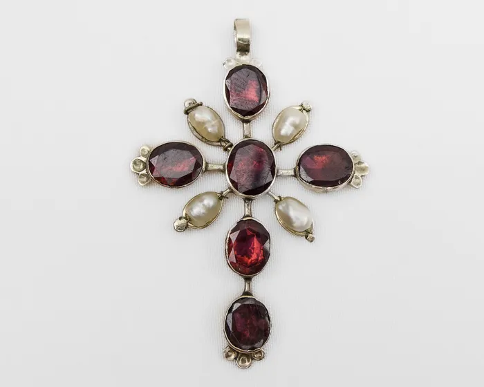Isadoras A Necklaces Georgian Garnet Pearl Cross