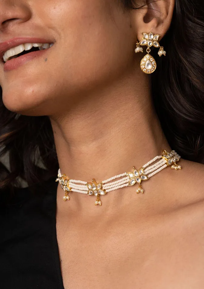 Kamali Dainty Choker Set Attrangi Earrings