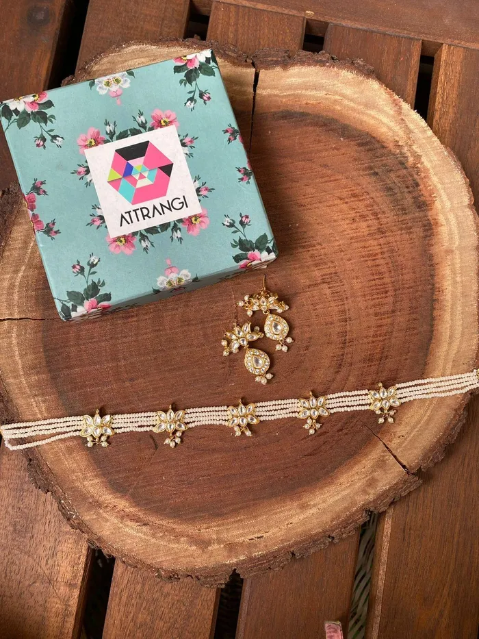 Kamali Dainty Choker Set Attrangi Earrings