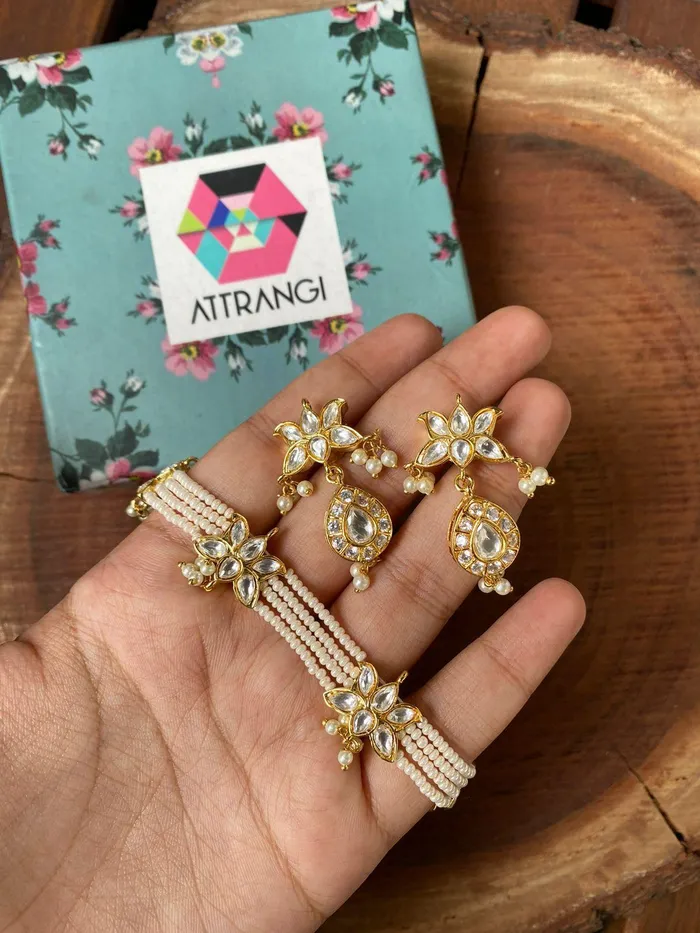 Kamali Dainty Choker Set Attrangi Earrings