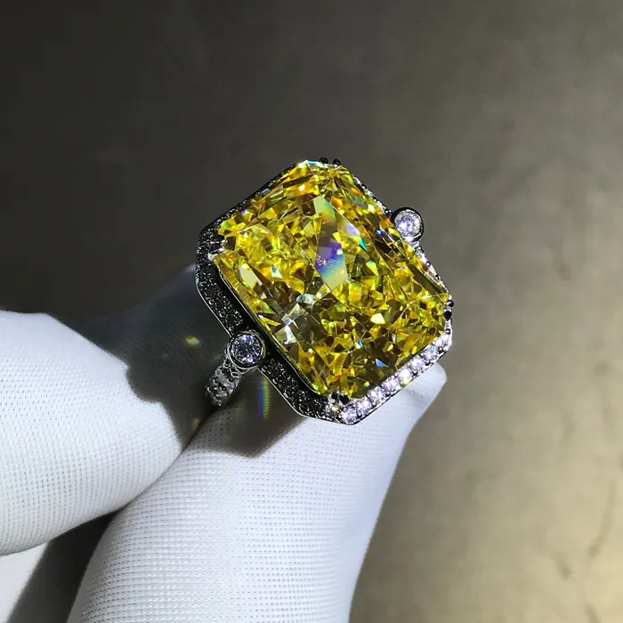 Rings Leyloon Jewelry 8 Carat Yellow Radiant Cut Moissanite Ring VVS Halo Basket Three Stone