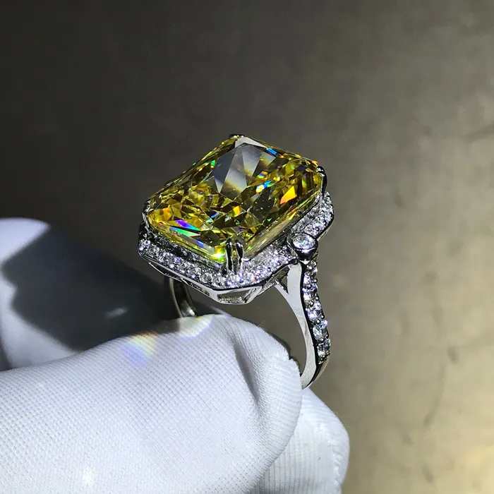 Rings Leyloon Jewelry 8 Carat Yellow Radiant Cut Moissanite Ring VVS Halo Basket Three Stone