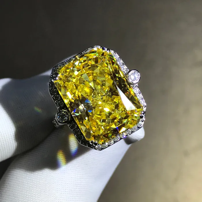 Rings Leyloon Jewelry 8 Carat Yellow Radiant Cut Moissanite Ring VVS Halo Basket Three Stone