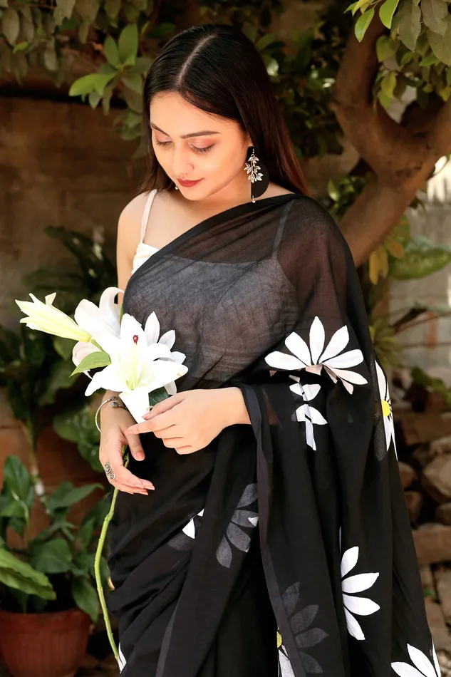 Rings Teejh Teejh Kusuma Black and White Mul Cotton Printed Saree Rings Teejh Teejh Kusuma Black and White Mul Cotton Printed Saree